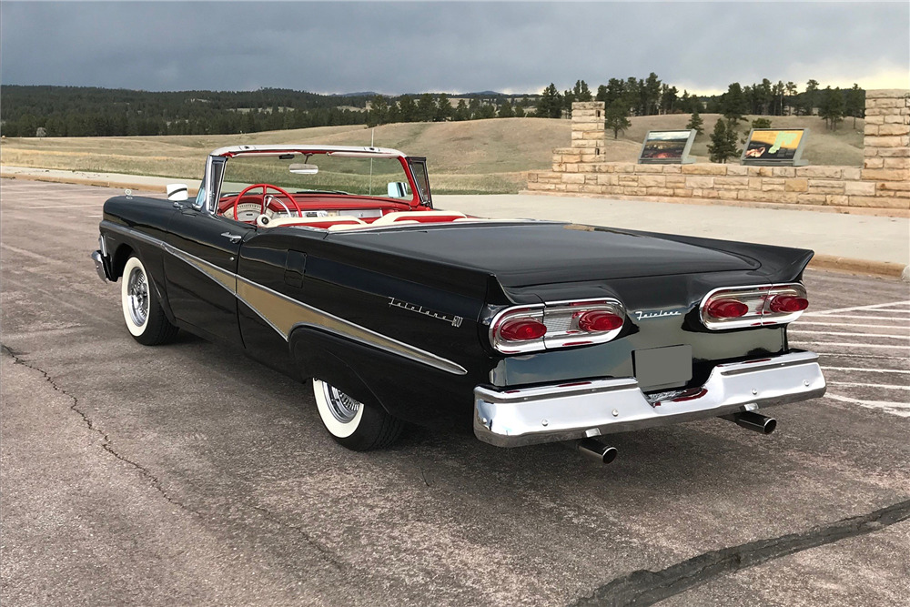 1958 FORD FAIRLANE 500 SKYLINER CUSTOM CONVERTIBLE - Rear 3/4 - 224434