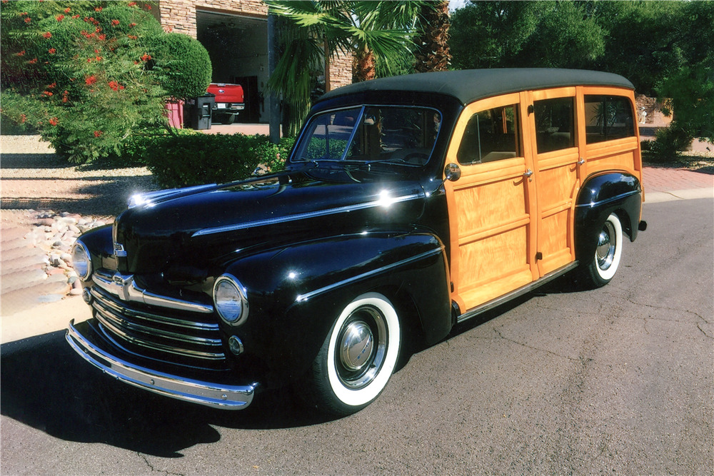 1947 FORD CUSTOM WOODY WAGON - Front 3/4 - 224510
