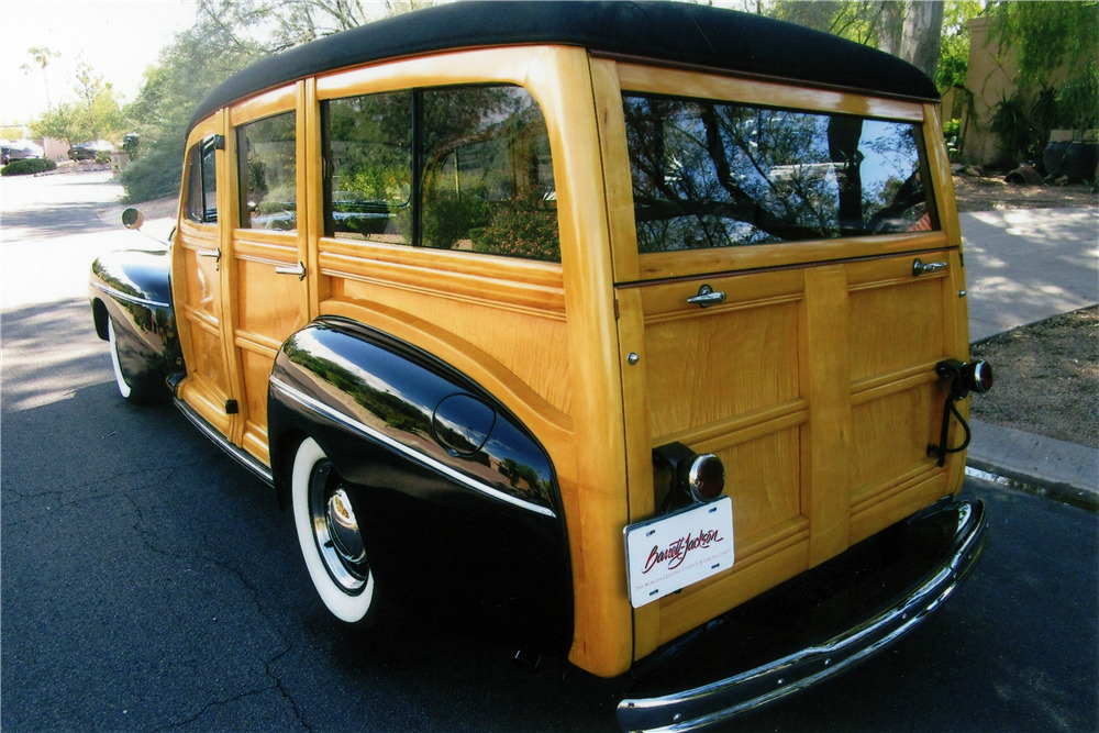 1947 FORD CUSTOM WOODY WAGON - Rear 3/4 - 224510