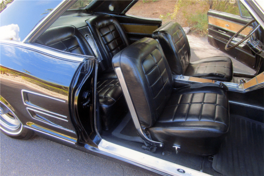 1964 BUICK RIVIERA - Interior - 224511