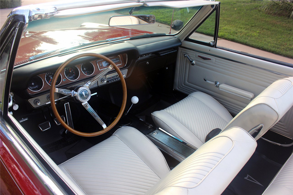 1965 PONTIAC GTO CONVERTIBLE - Interior - 224703