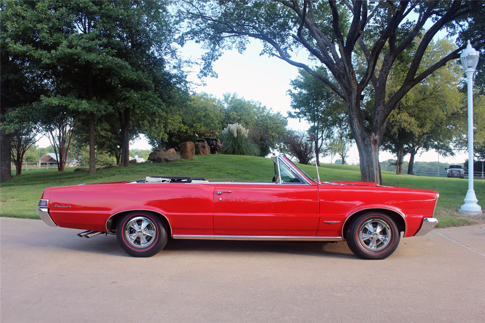 1965 PONTIAC GTO CONVERTIBLE - Side Profile - 224703