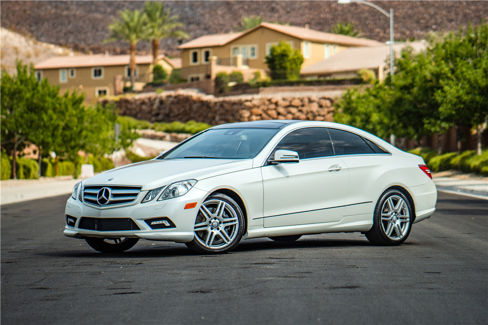 2010 MERCEDES-BENZ E550 - Front 3/4 - 225005