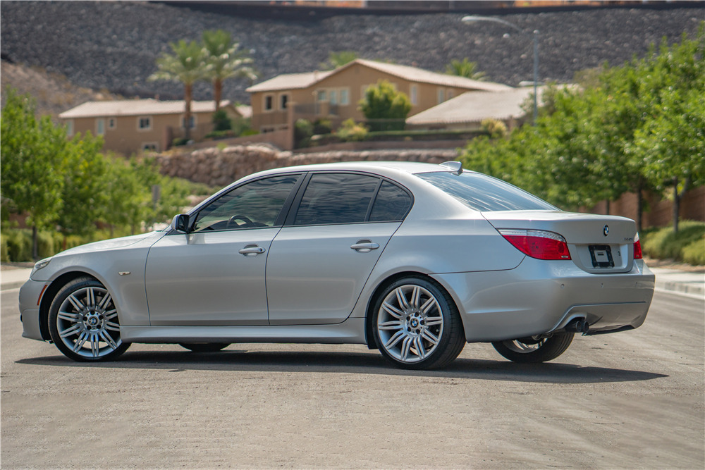 2008 BMW 550i - Rear 3/4 - 225012