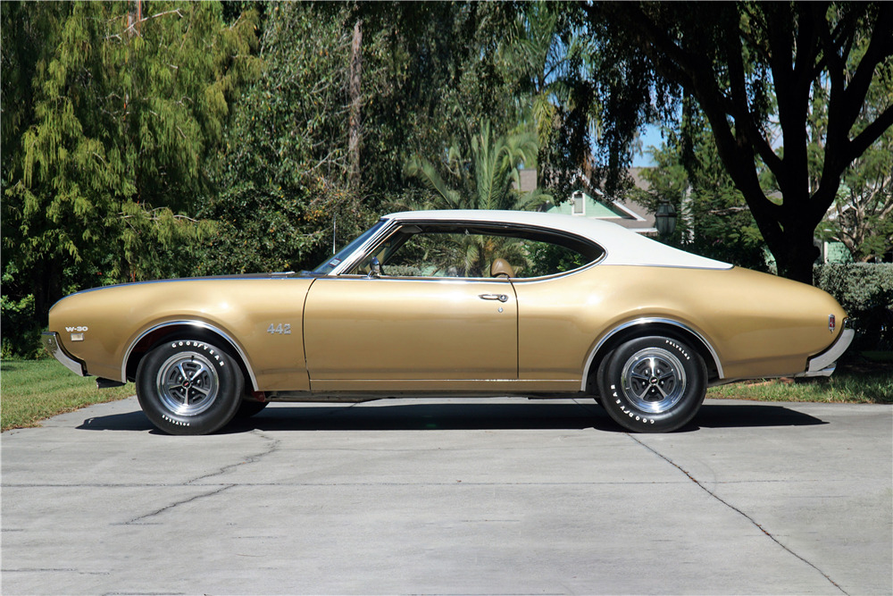 1969 OLDSMOBILE 442 W-30 - Side Profile - 225024