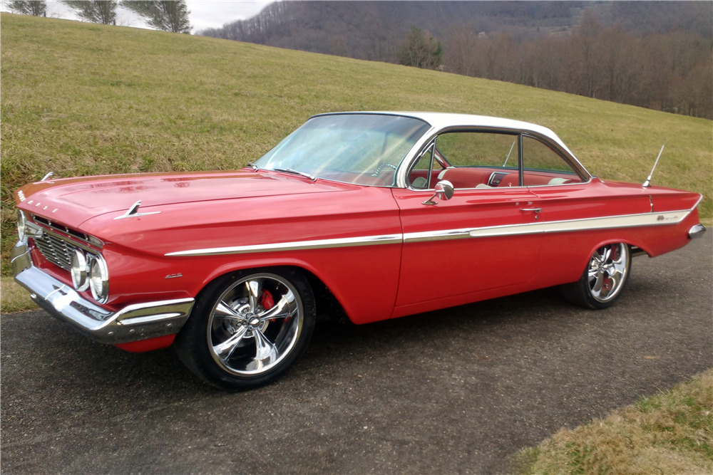 1961 CHEVROLET IMPALA CUSTOM BUBBLE TOP - Front 3/4 - 225096