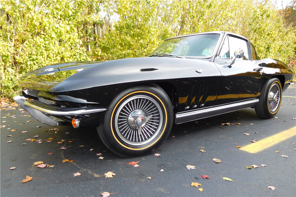 1966 CHEVROLET CORVETTE 327/300 - Front 3/4 - 225213