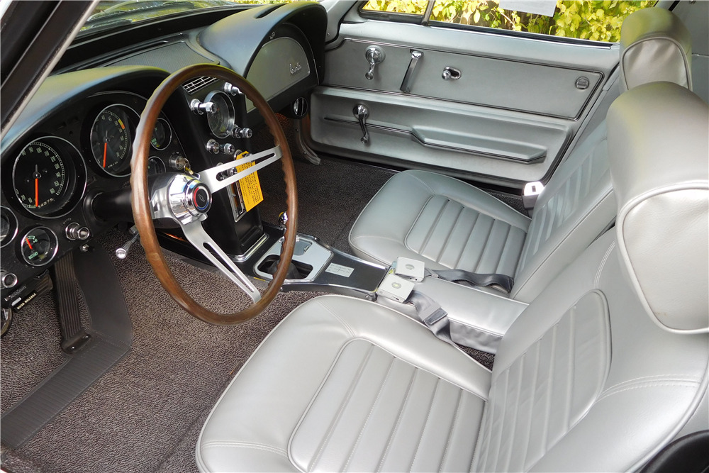 1966 CHEVROLET CORVETTE 327/300 - Interior - 225213