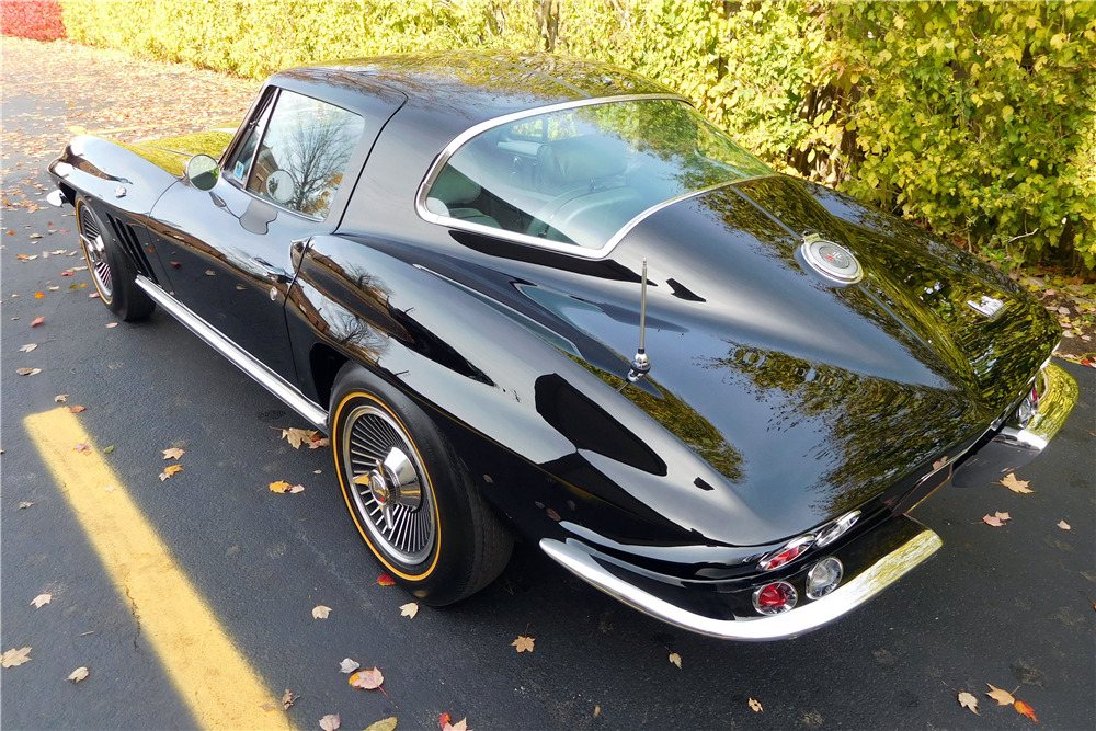 1966 CHEVROLET CORVETTE 327/300 - Rear 3/4 - 225213