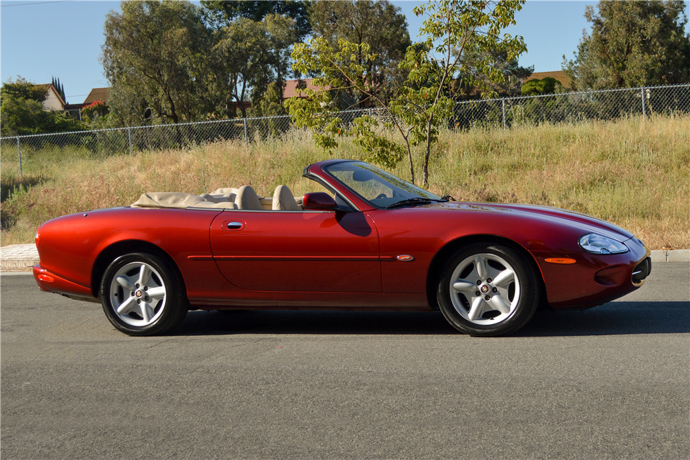 1999 JAGUAR XK8 CONVERTIBLE - Side Profile - 225239