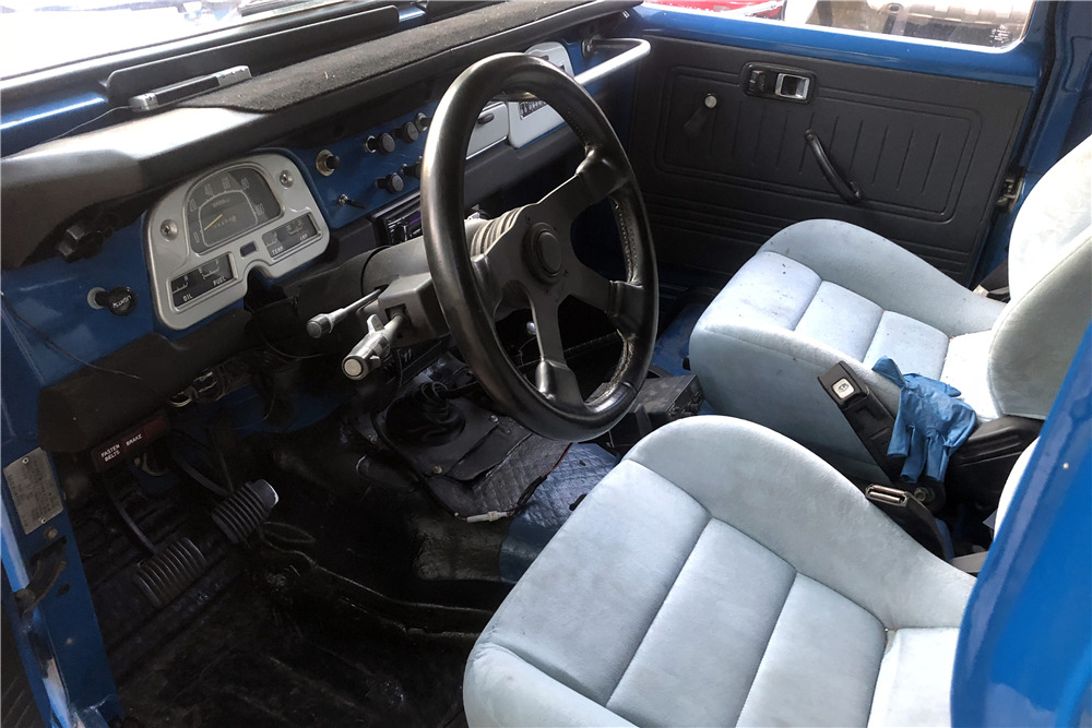 1976 TOYOTA LAND CRUISER CUSTOM FJ40  - Interior - 225302