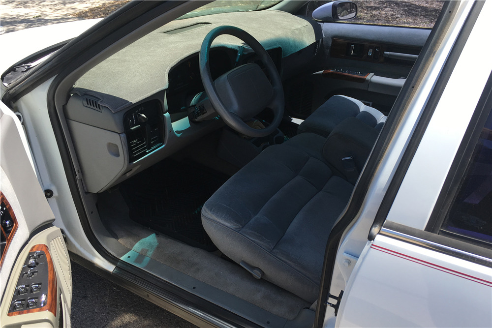 1994 CHEVROLET CAPRICE STATION WAGON - Interior - 225631