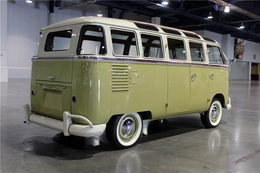 1959 VOLKSWAGEN 23-WINDOW BUS - Rear 3/4 - 225945