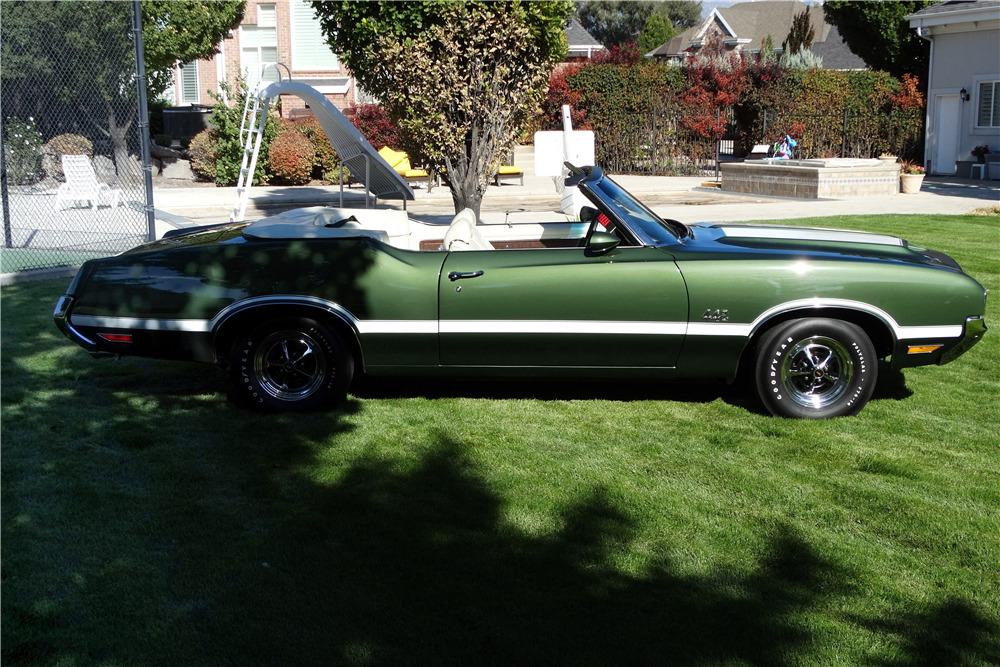 1970 OLDSMOBILE 442 CONVERTIBLE  - Side Profile - 225977