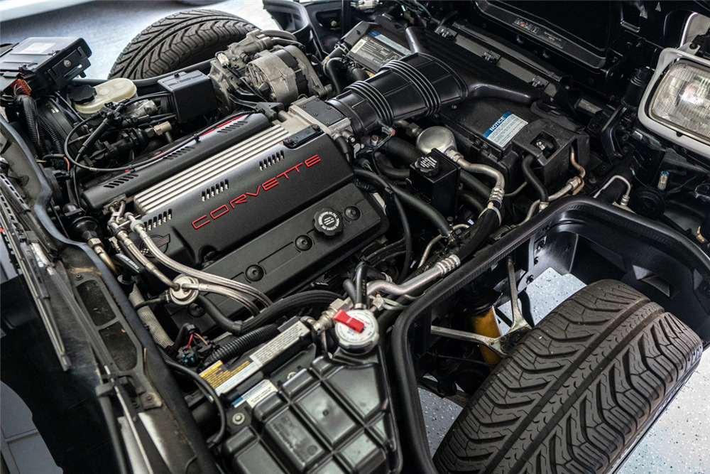 1993 CHEVROLET CORVETTE 40TH ANNIVERSARY EDITION CONVERTIBLE Engine