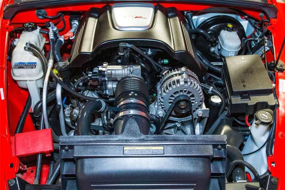 2004 CHEVROLET SSR PICKUP - Engine - 226052