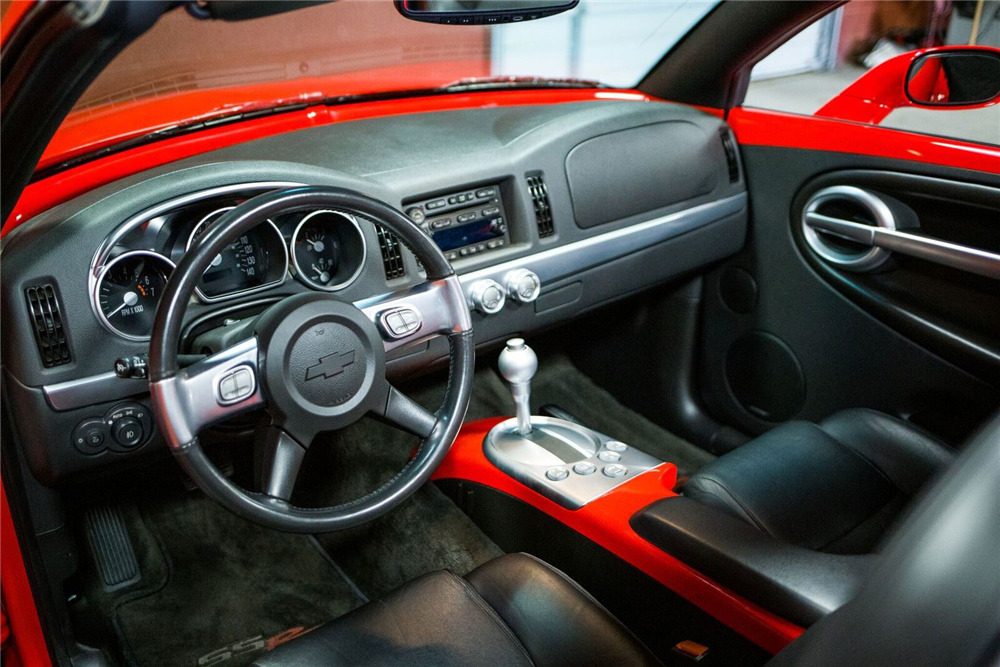 2004 CHEVROLET SSR PICKUP - Interior - 226052