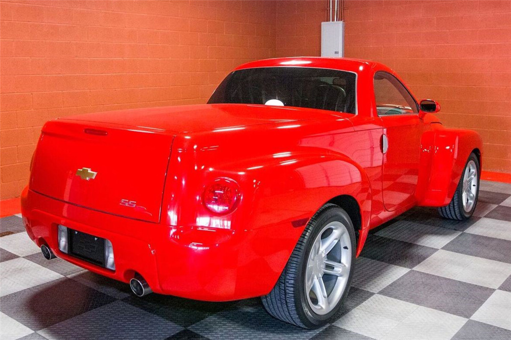 2004 CHEVROLET SSR PICKUP - Rear 3/4 - 226052