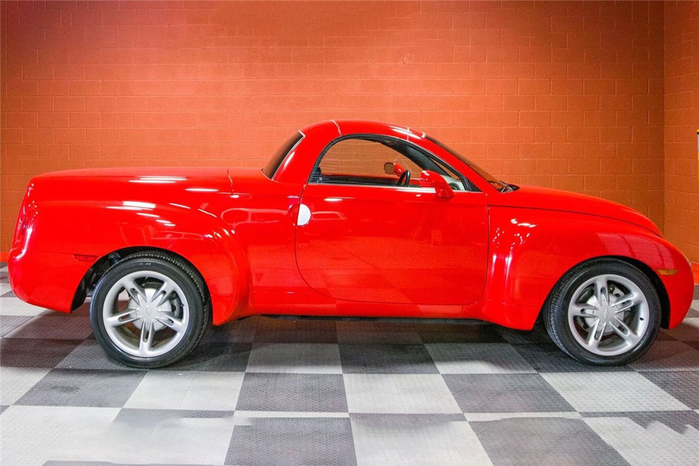 2004 CHEVROLET SSR PICKUP - Side Profile - 226052