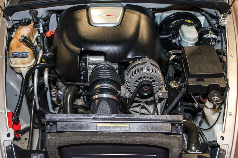 2005 CHEVROLET SSR PICKUP - Engine - 226053
