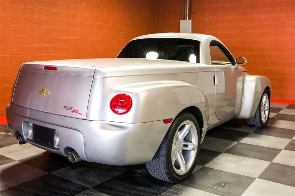 2005 CHEVROLET SSR PICKUP - Rear 3/4 - 226053