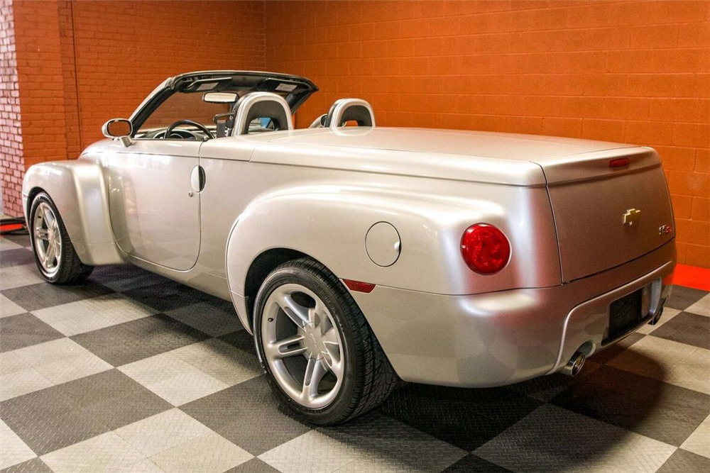 2005 CHEVROLET SSR PICKUP - Side Profile - 226053