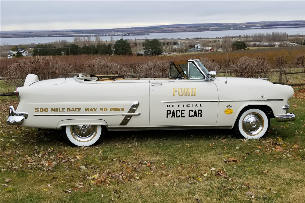 1953 FORD SUNLINER CONVERTIBLE - Side Profile - 226063