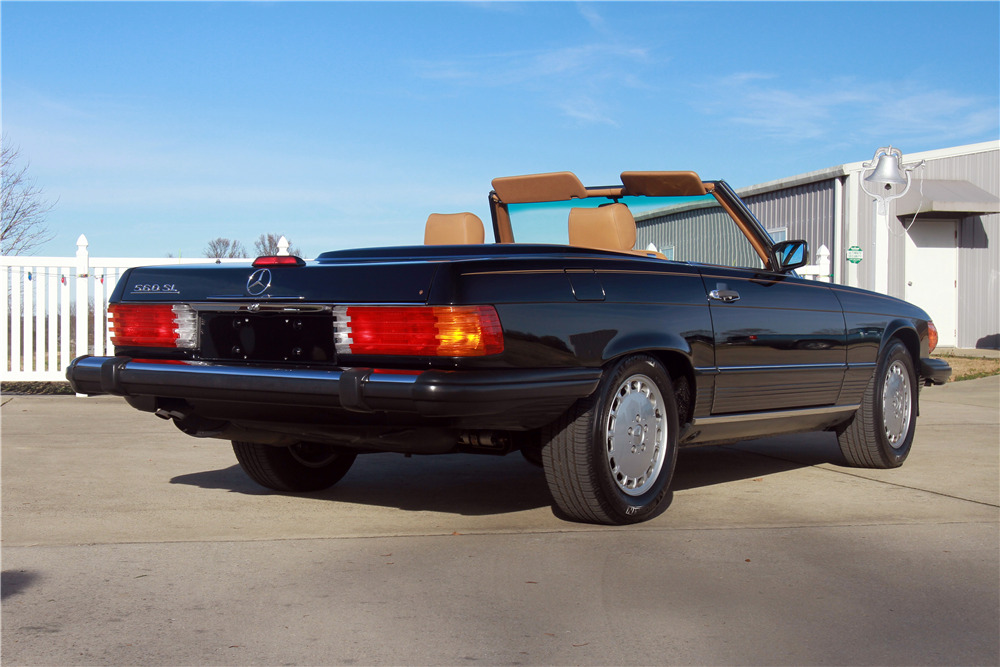 1989 MERCEDES-BENZ 560SL ROADSTER - Rear 3/4 - 226205