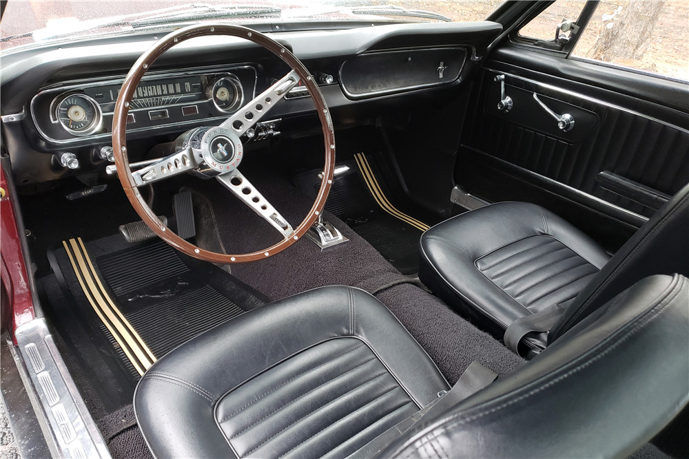 1965 FORD MUSTANG FASTBACK - Interior - 226382