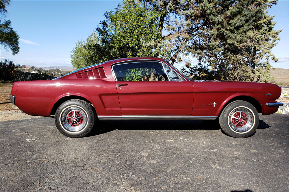 1965 FORD MUSTANG FASTBACK - Side Profile - 226382