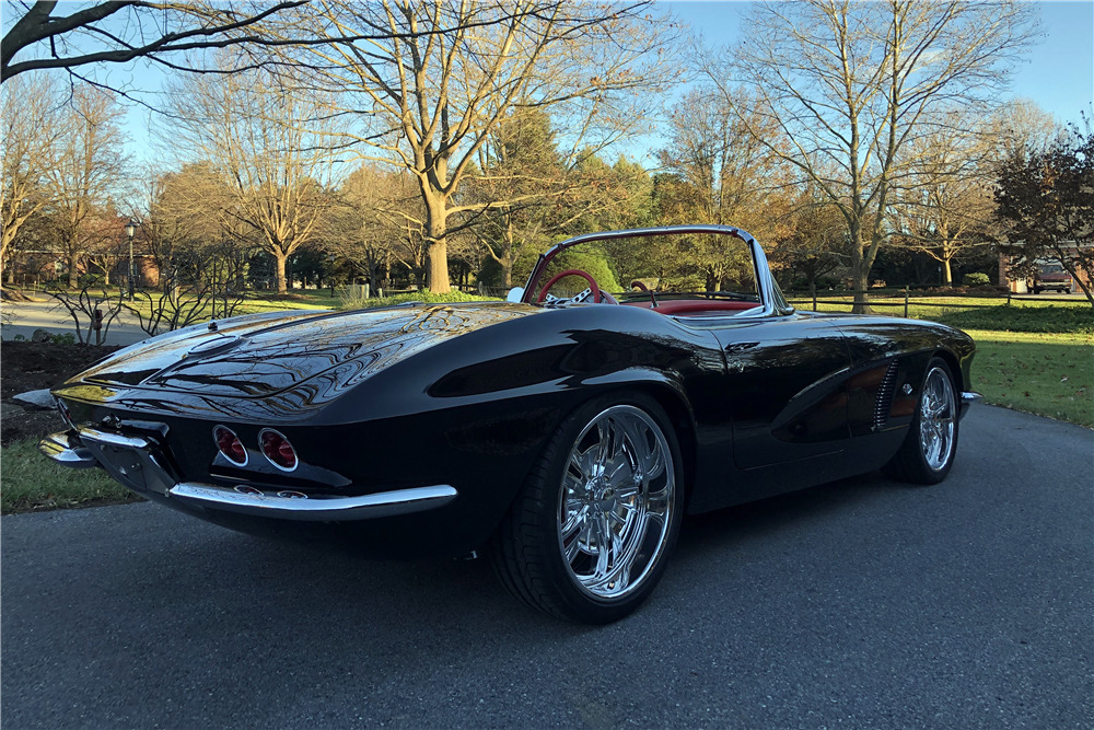 1962 CHEVROLET CORVETTE CUSTOM CONVERTIBLE - Rear 3/4 - 226621