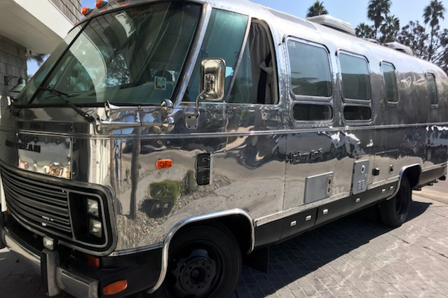 1982 AIRSTREAM EXCELLA ALUMINUM ALLOY MOTORCOACH - Front 3/4 - 226650