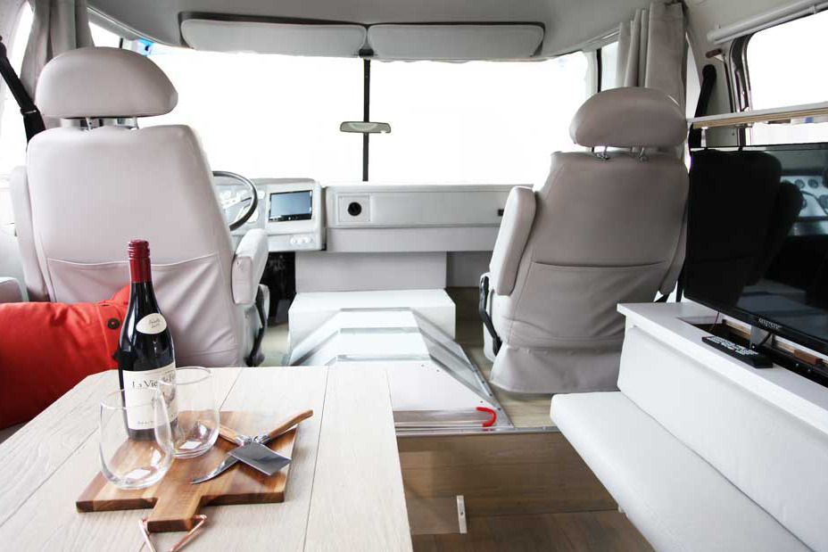 1982 AIRSTREAM EXCELLA ALUMINUM ALLOY MOTORCOACH - Interior - 226650