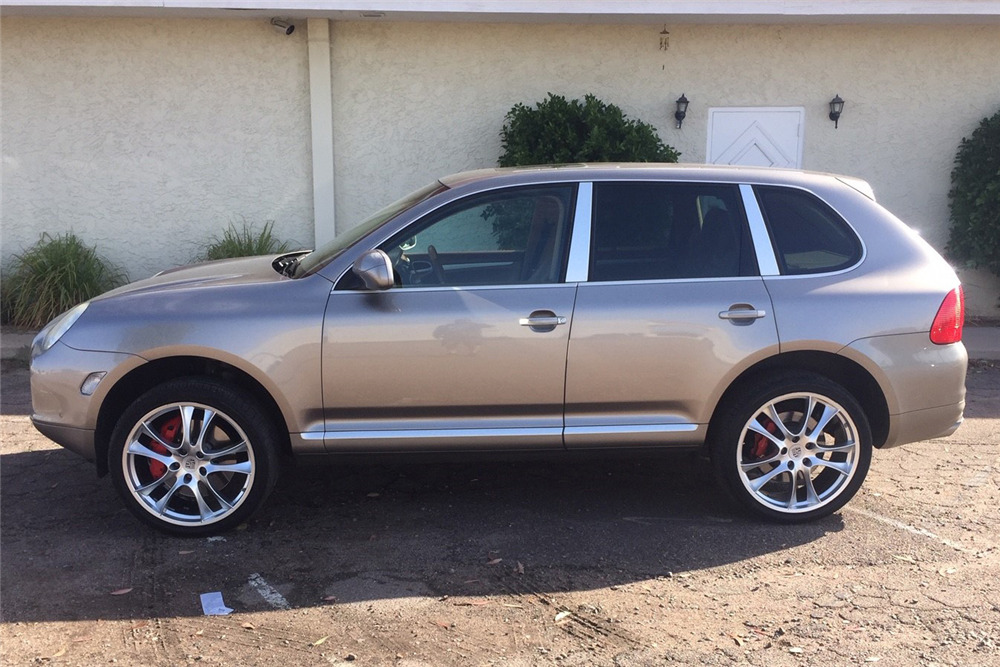 2004 PORSCHE CAYENNE TURBO - Side Profile - 227131