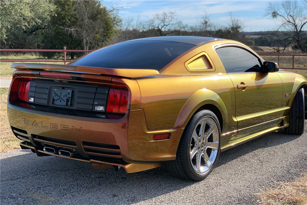 2006 FORD MUSTANG CUSTOM COUPE - Rear 3/4 - 227336