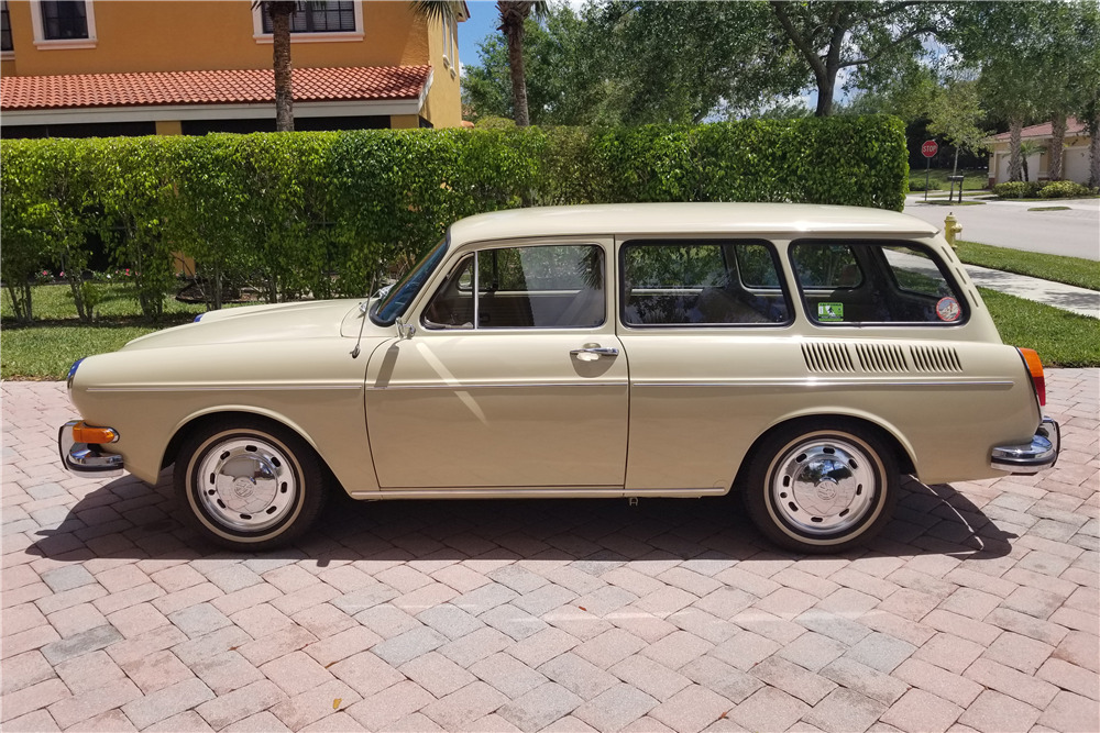 1971 VOLKSWAGEN SQUAREBACK - Side Profile - 229801