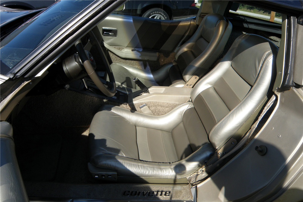 1982 CHEVROLET CORVETTE COLLECTOR