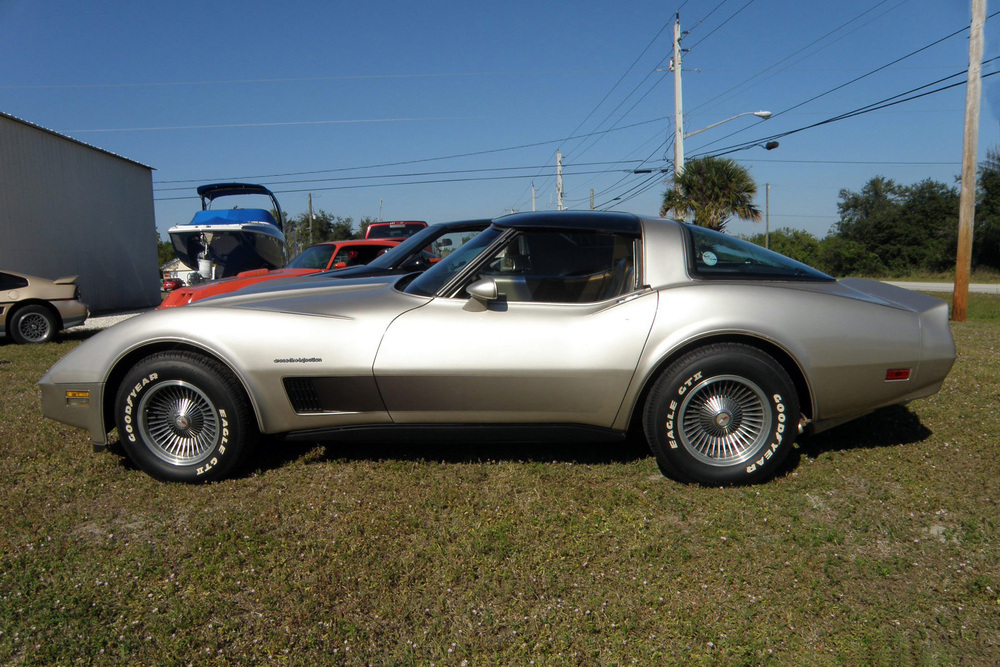 1982 CHEVROLET CORVETTE COLLECTOR