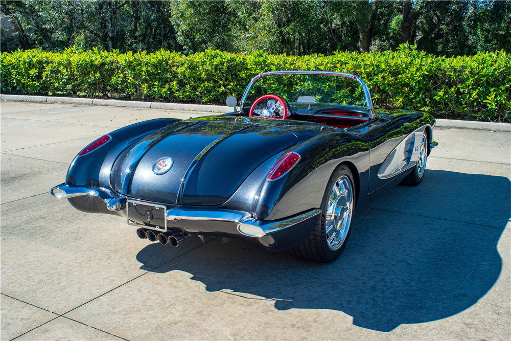1958 CHEVROLET CORVETTE CUSTOM ROADSTER - Rear 3/4 - 230015