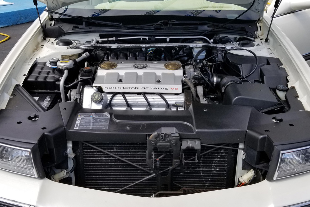 1996 CADILLAC DE VILLE - Engine - 230039
