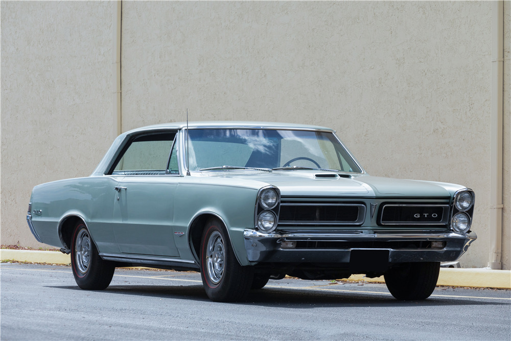 1965 PONTIAC GTO - Front 3/4 - 230141