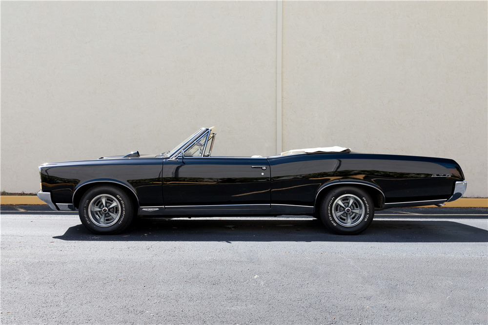 1967 PONTIAC GTO CONVERTIBLE - Side Profile - 230143