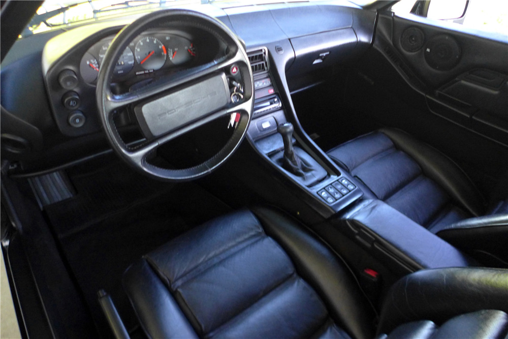 1985 PORSCHE 928S - Interior - 230306