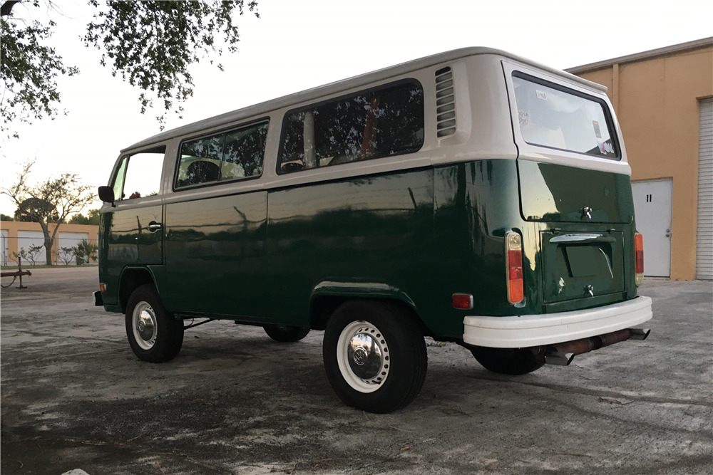 1973 VOLKSWAGEN TRANSPORTER BUS - Rear 3/4 - 230320