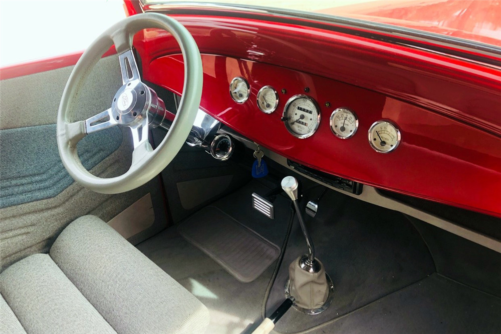 1931 FORD CUSTOM ROADSTER - Interior - 230351