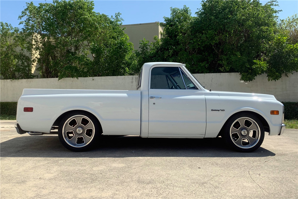 1970 CHEVROLET C10 CUSTOM PICKUP - Side Profile - 230495