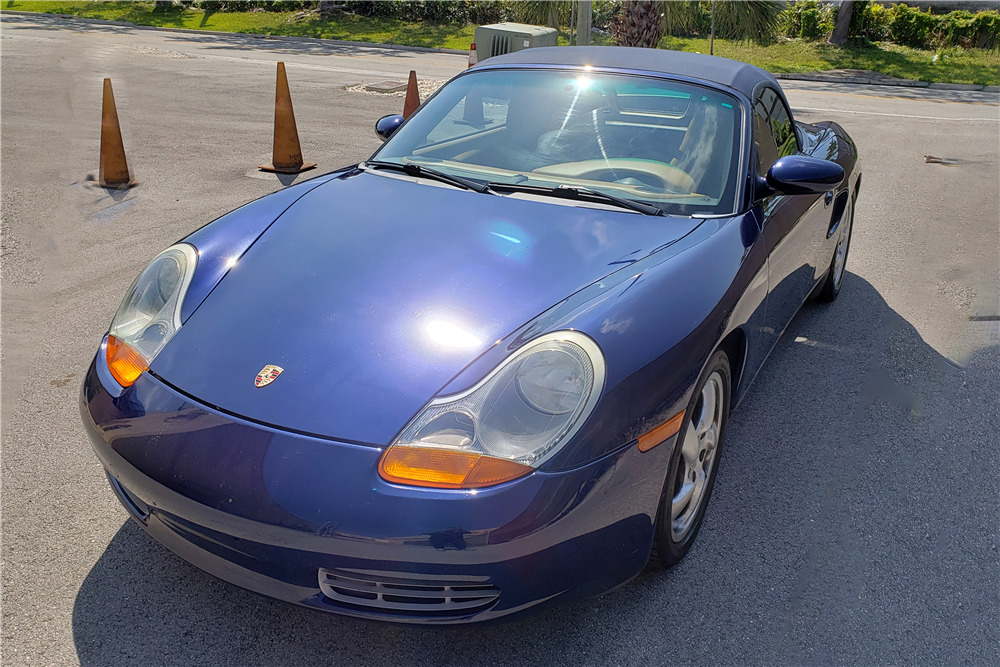 2001 PORSCHE BOXSTER - Front 3/4 - 230541