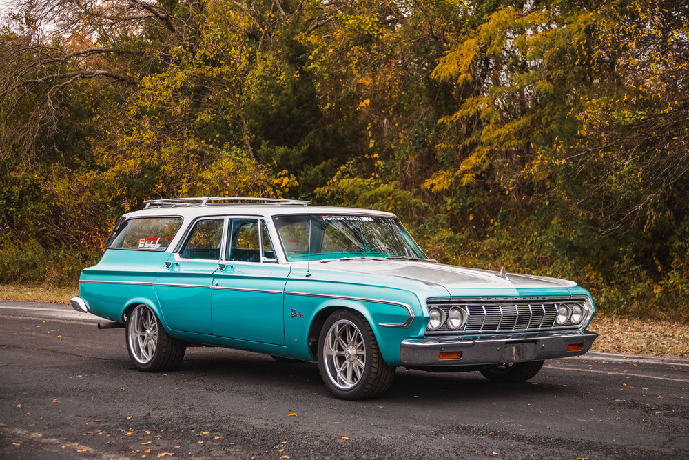 1964 PLYMOUTH BELVEDERE CUSTOM STATION WAGON - Front 3/4 - 230627