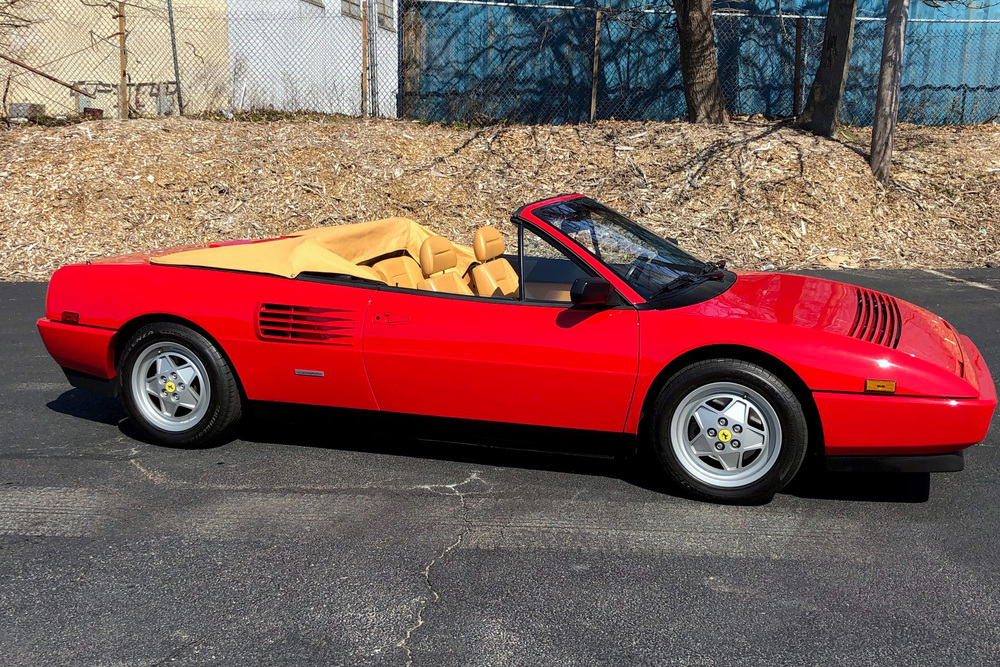 19 Ferrari Mondial T Cabriolet