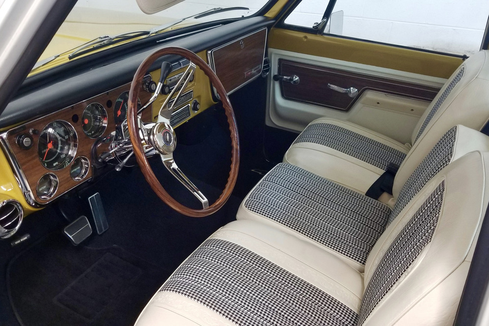 1972 CHEVROLET C10 CUSTOM DELUXE PICKUP - Interior - 230935